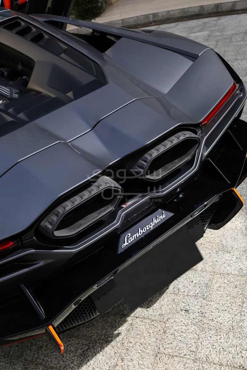 2025 لمبرجيني ريفويلتو