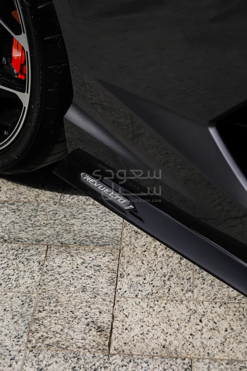 2025 لمبرجيني ريفويلتو