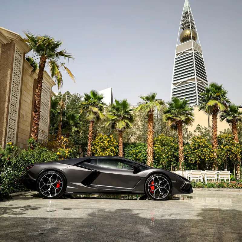 2025 لمبرجيني ريفويلتو