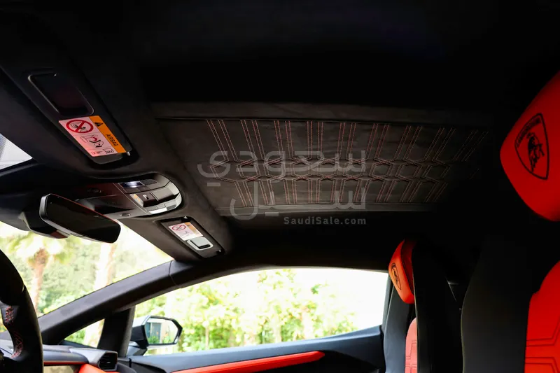 2025 لمبرجيني ريفويلتو