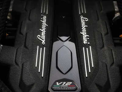 2025 لمبرجيني ريفويلتو