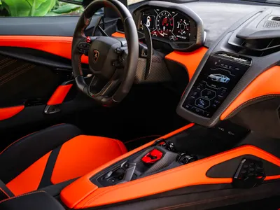 2025 لمبرجيني ريفويلتو