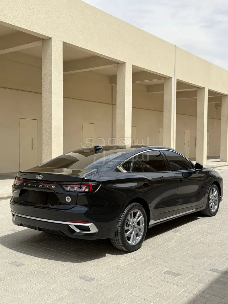 2024 فورد توروس ترند