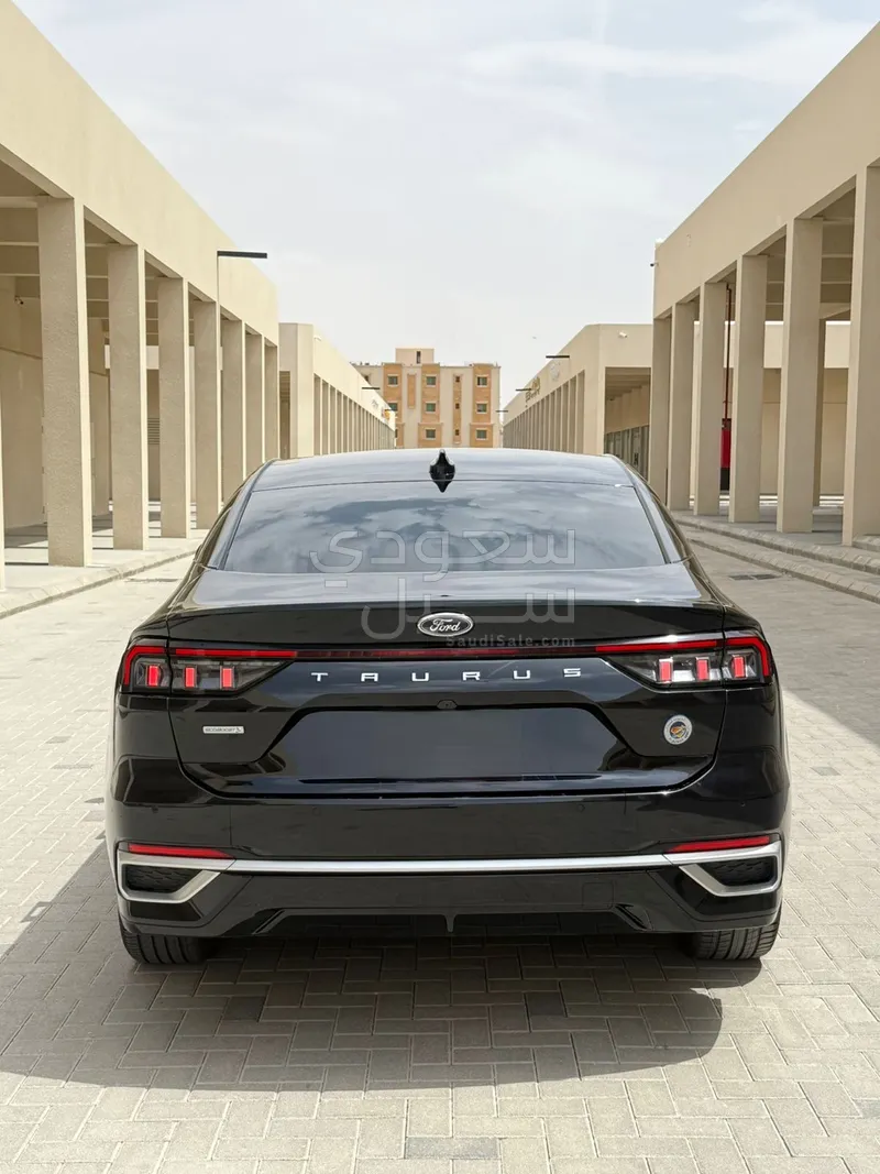 2024 فورد توروس ترند