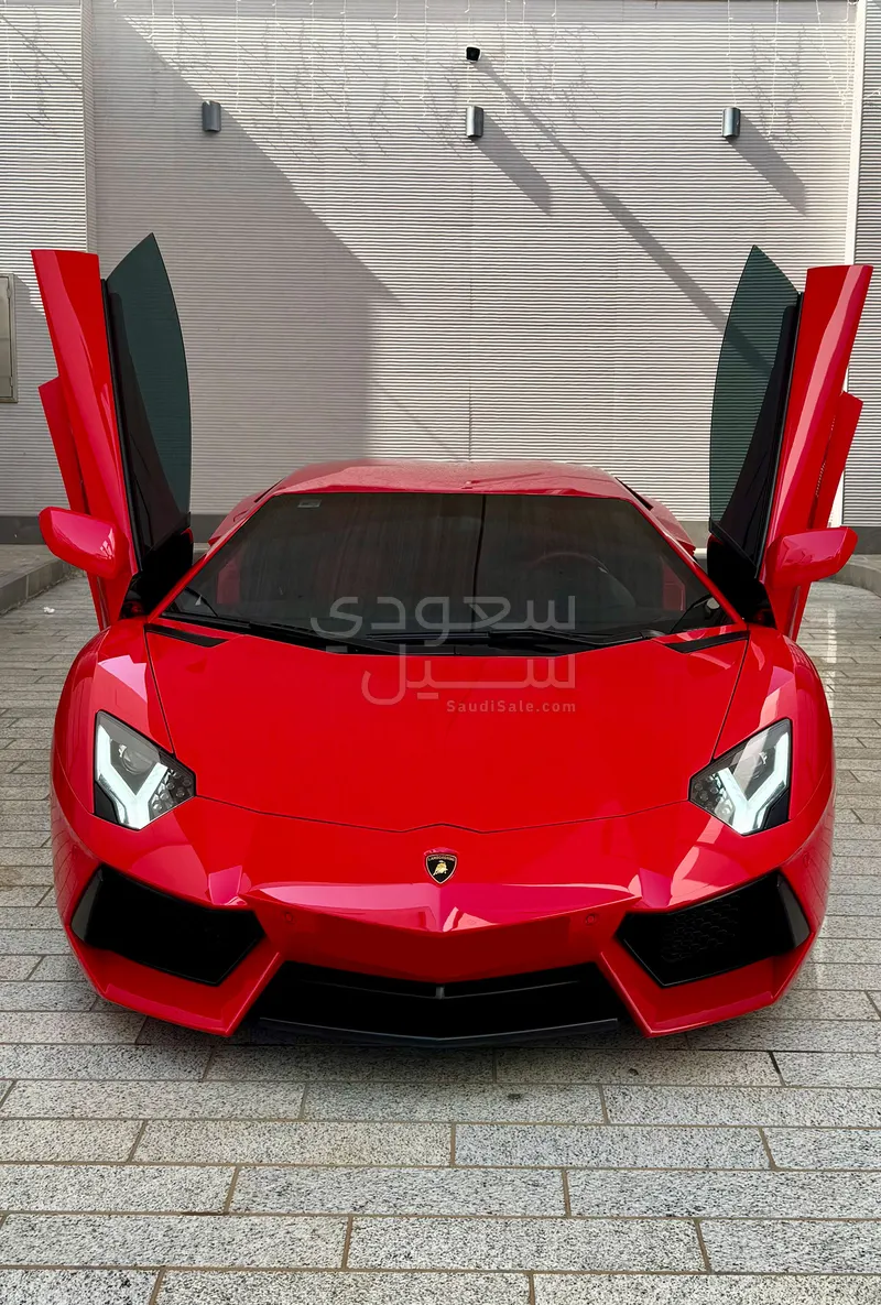 2015 لمبرجيني افنتادور