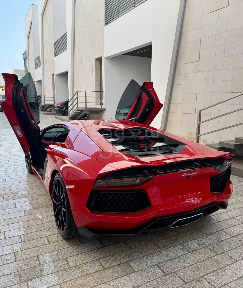 2015 لمبرجيني افنتادور