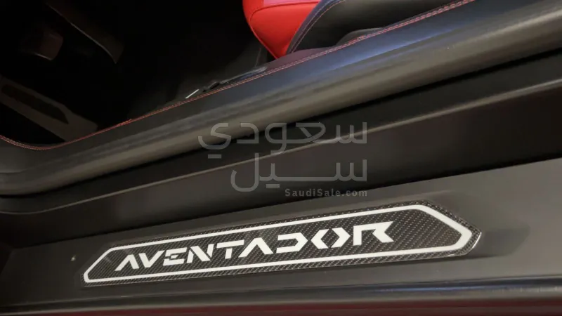 2015 لمبرجيني افنتادور