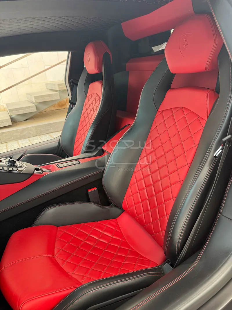 2015 لمبرجيني افنتادور