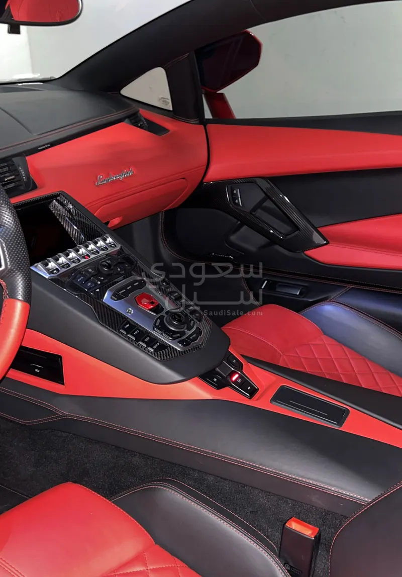 2015 لمبرجيني افنتادور