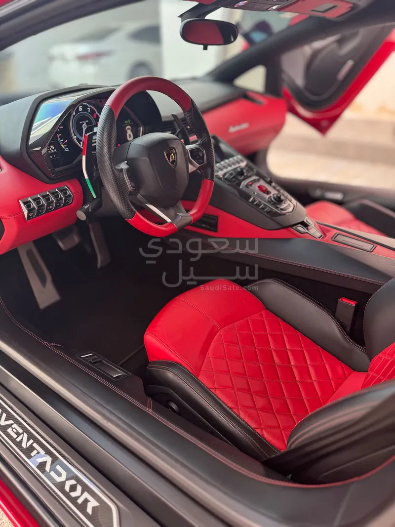 2015 لمبرجيني افنتادور