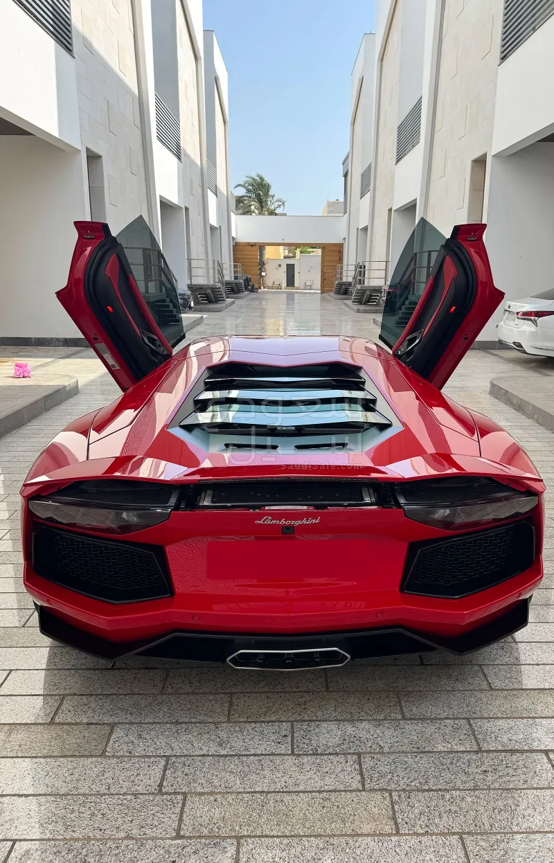 2015 لمبرجيني افنتادور