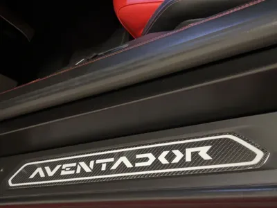 2015 لمبرجيني افنتادور