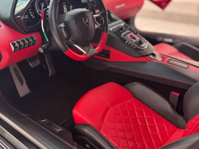 2015 لمبرجيني افنتادور