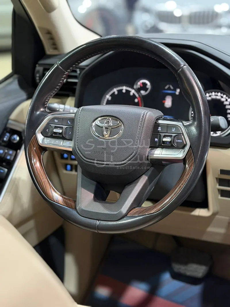 2022 تويوتا لاند كروزر جي اكس ار