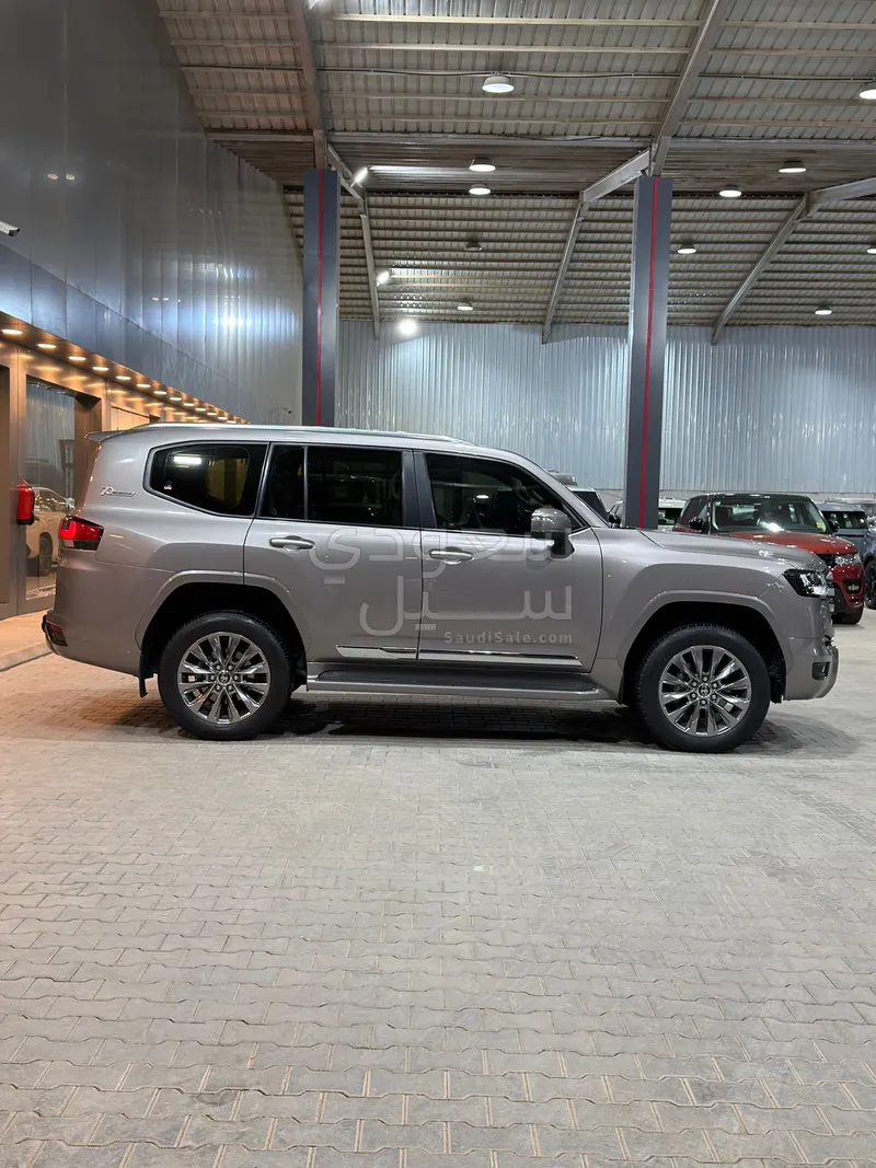2022 تويوتا لاند كروزر جي اكس ار