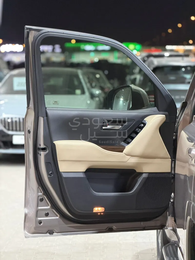 2022 تويوتا لاند كروزر جي اكس ار