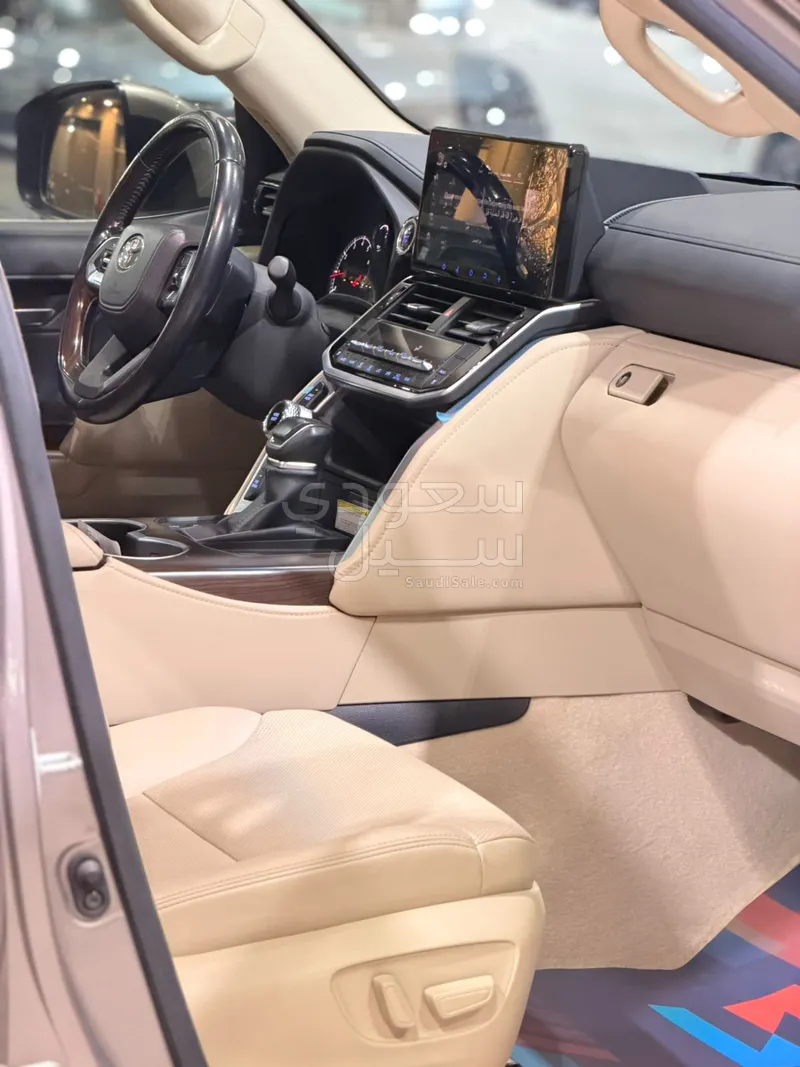 2022 تويوتا لاند كروزر جي اكس ار