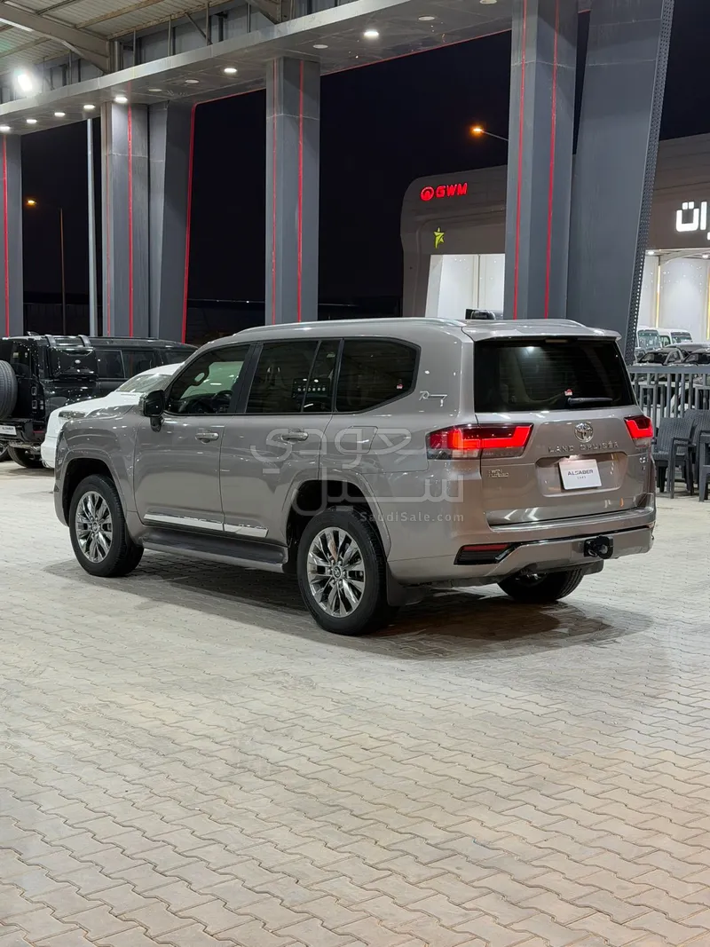 2022 تويوتا لاند كروزر جي اكس ار