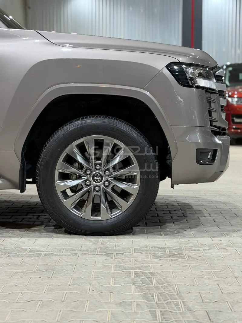 2022 تويوتا لاند كروزر جي اكس ار