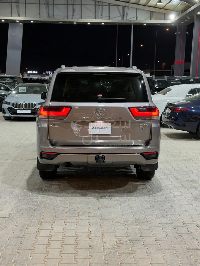 2022 تويوتا لاند كروزر جي اكس ار