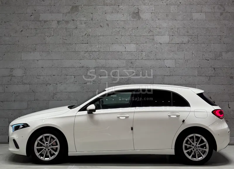 2020 مرسيدس - بنز أي 220