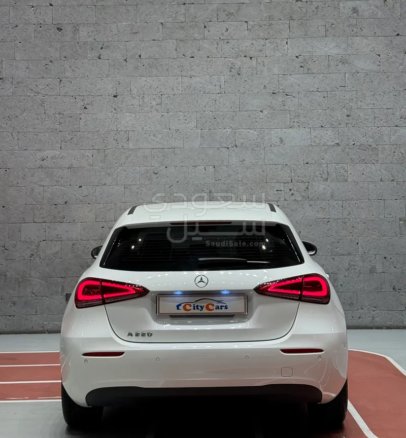 2020 مرسيدس - بنز أي 220