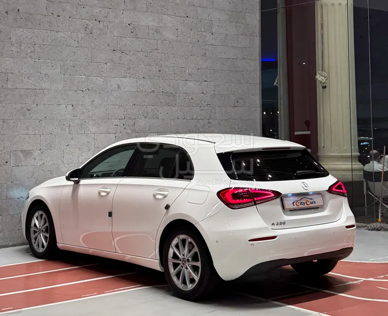 2020 مرسيدس - بنز أي 220