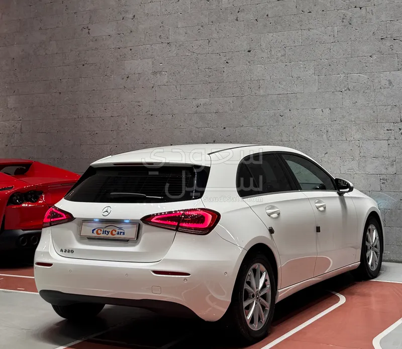 2020 مرسيدس - بنز أي 220