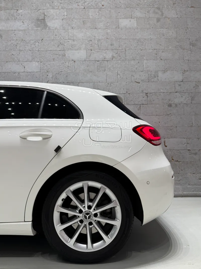 2020 مرسيدس - بنز أي 220