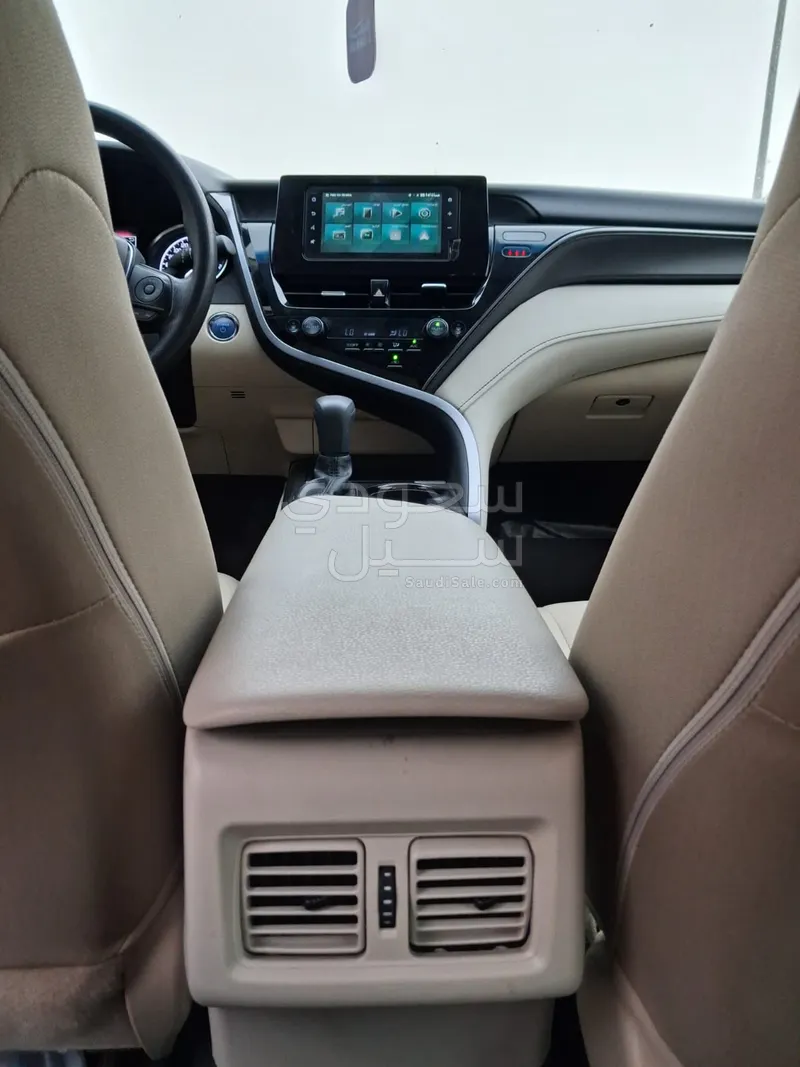 2024 تويوتا كامري ال اي