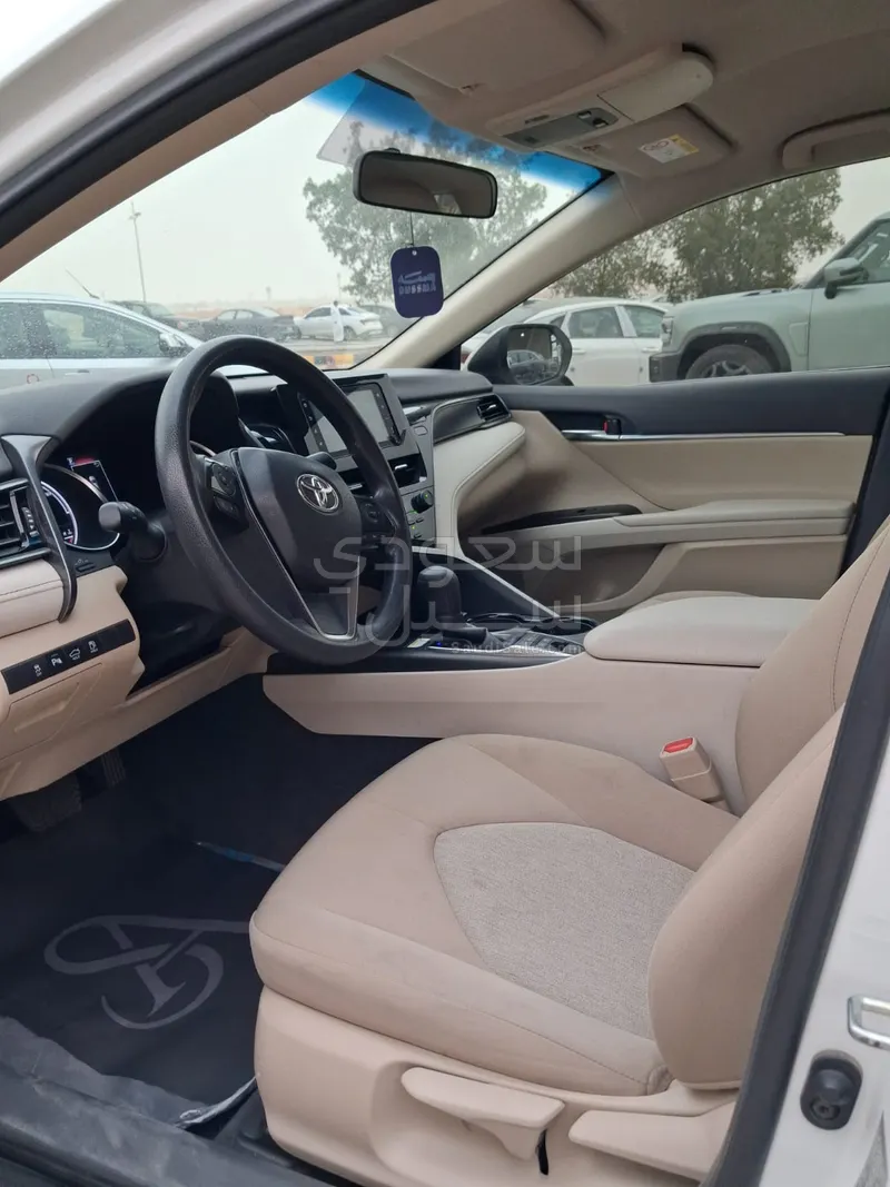 2024 تويوتا كامري ال اي