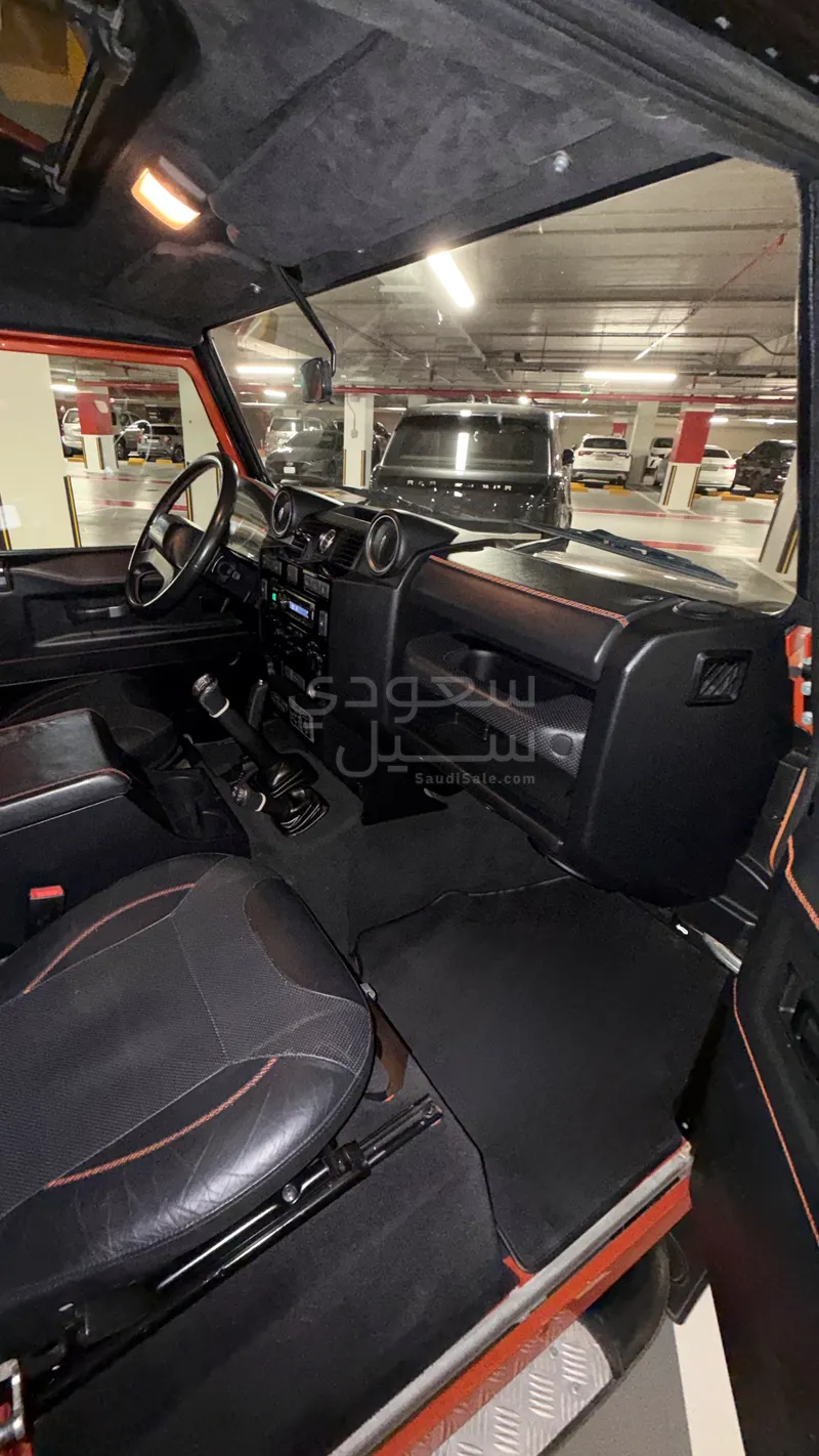 2016 لاند روفر ديفيندر 90