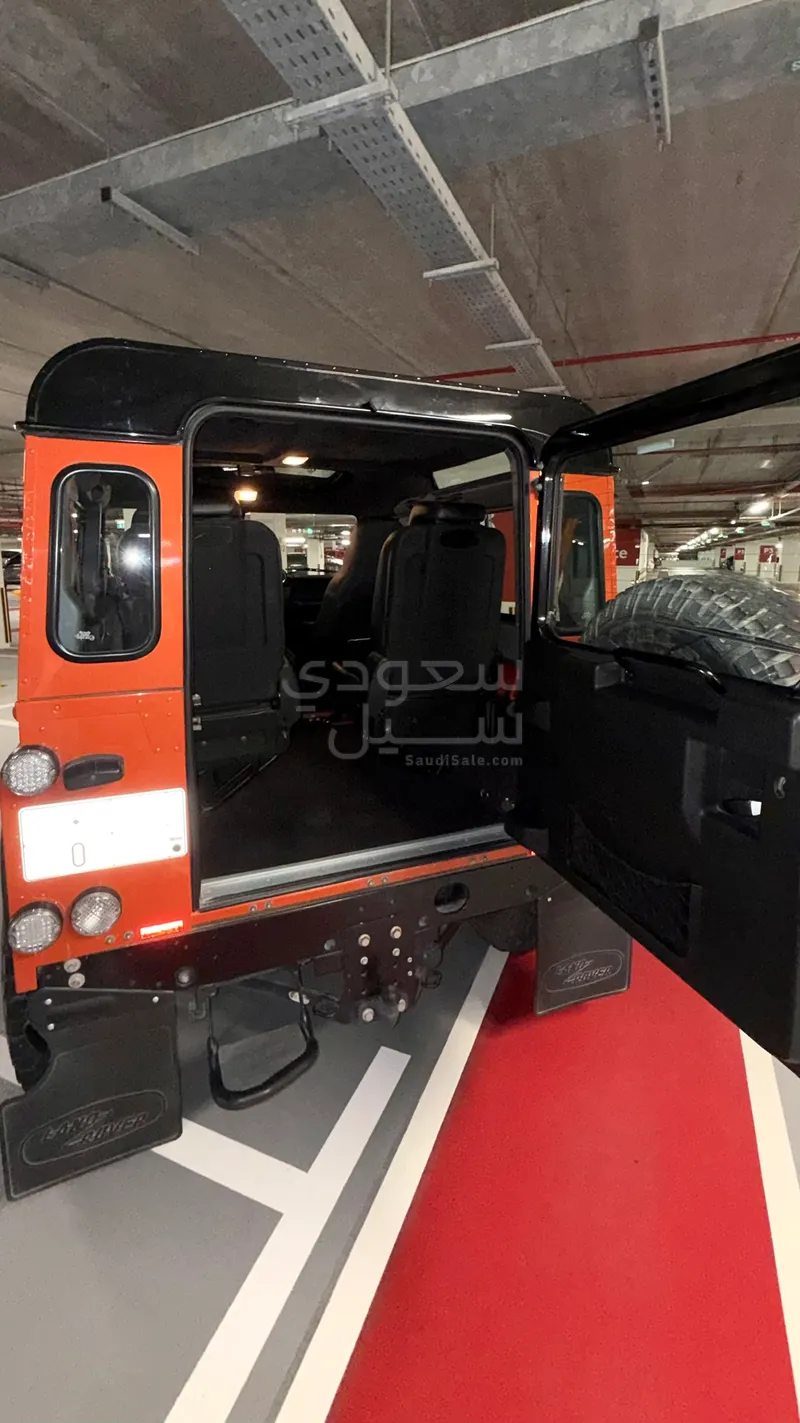 2016 لاند روفر ديفيندر 90