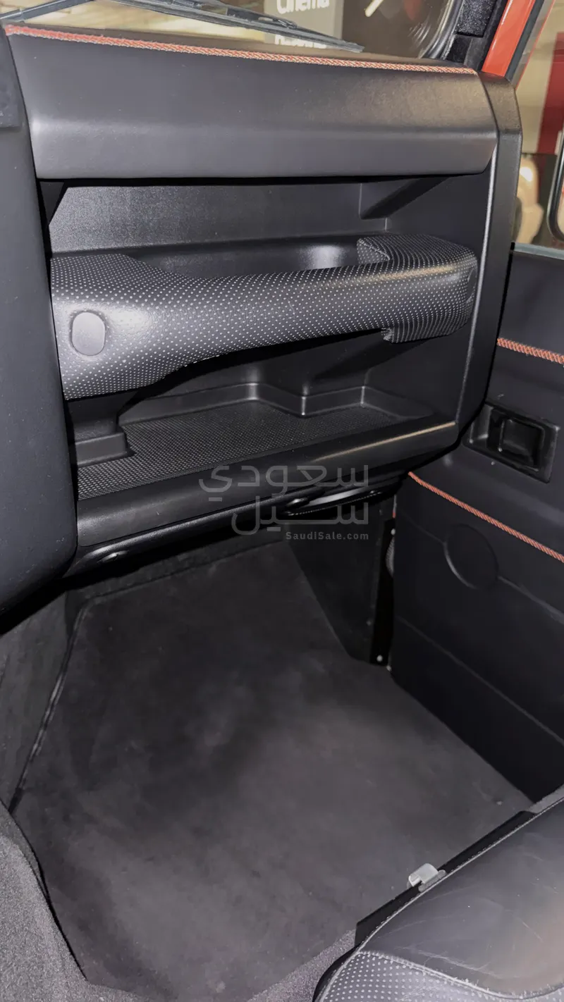 2016 لاند روفر ديفيندر 90