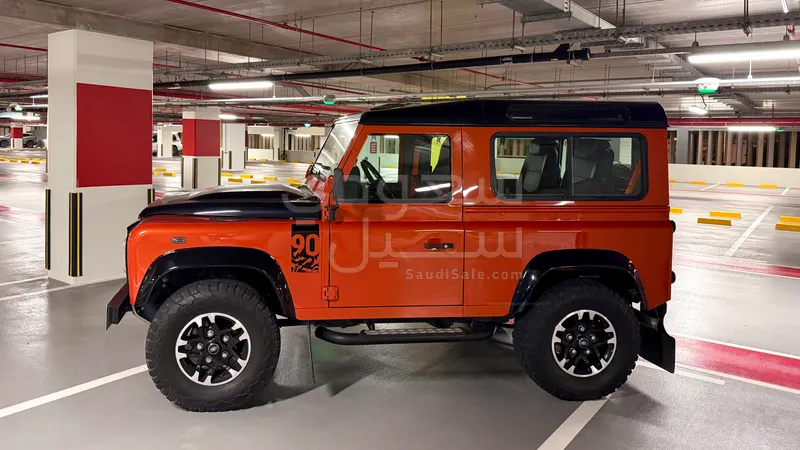 2016 لاند روفر ديفيندر 90