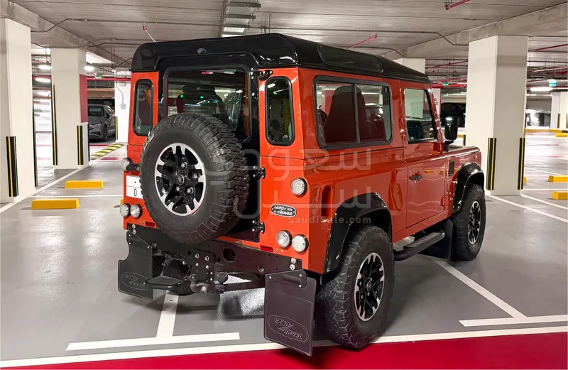 2016 لاند روفر ديفيندر 90