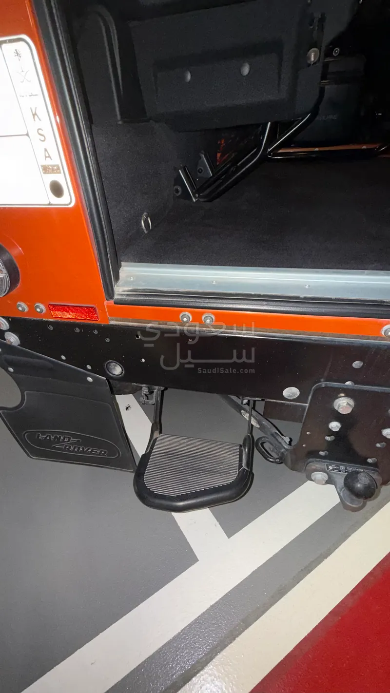 2016 لاند روفر ديفيندر 90