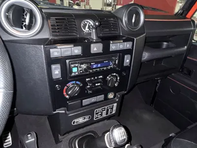 2016 لاند روفر ديفيندر 90