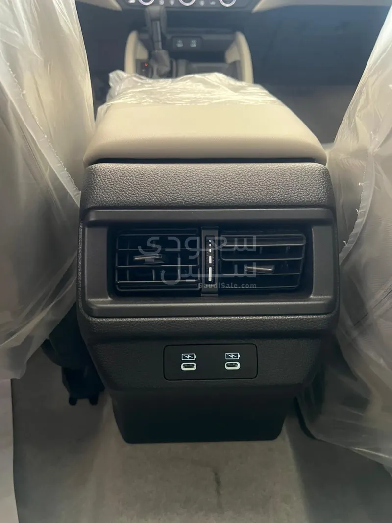 2025 هوندا اكورد إي إكس أي - اي