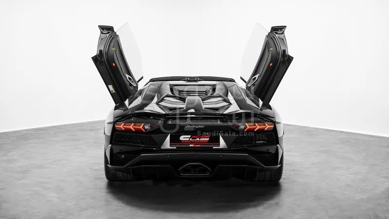 2018 لمبرجيني افنتادور اس رودستر