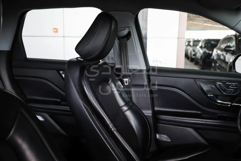 2022 لنكولن كورسير