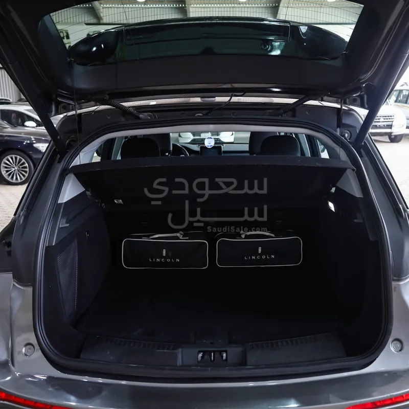 2022 لنكولن كورسير