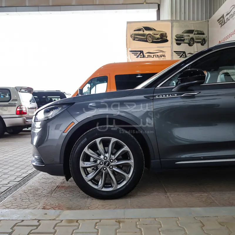 2022 لنكولن كورسير