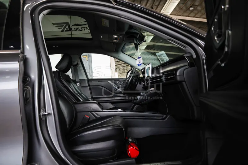 2022 لنكولن كورسير