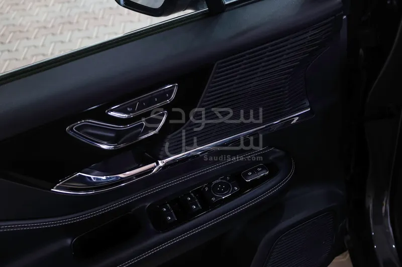 2022 لنكولن كورسير