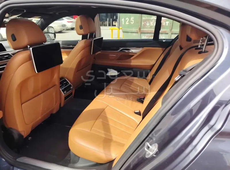 2017 بي ام دبليو الفئة السابعة 730 إل أي