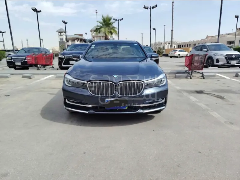 2017 بي ام دبليو الفئة السابعة 730 إل أي