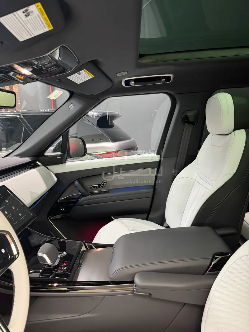 2025 لاند روفر رينج روفر سبورت اتش اس اي