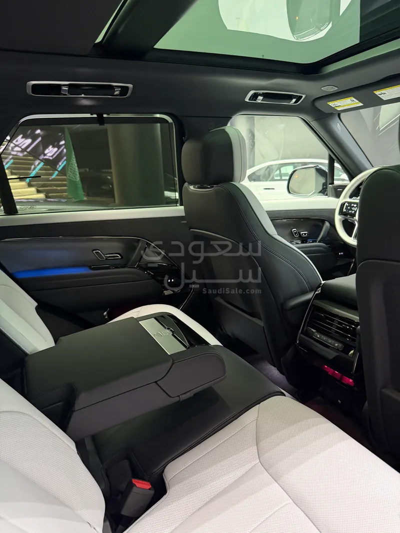 2025 لاند روفر رينج روفر سبورت اتش اس اي