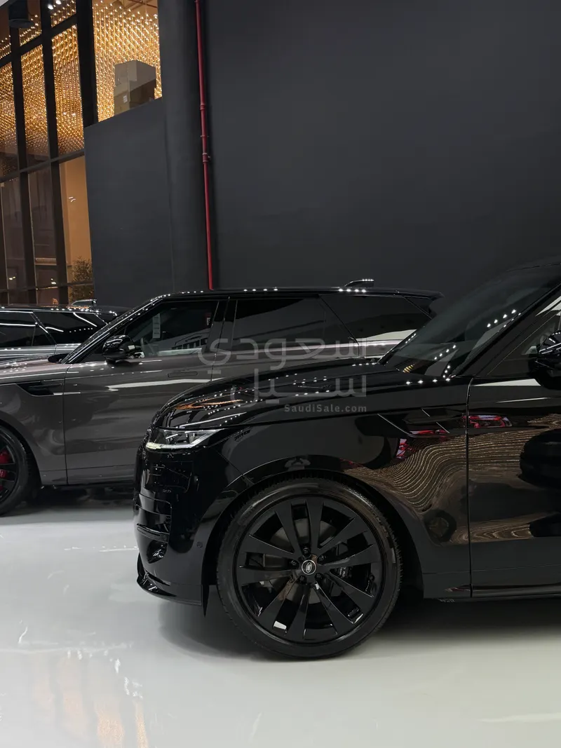 2025 لاند روفر رينج روفر سبورت اتش اس اي